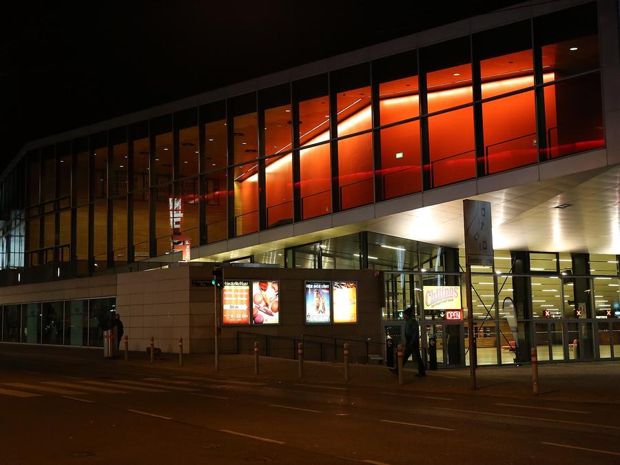 Stadthalle Halle F