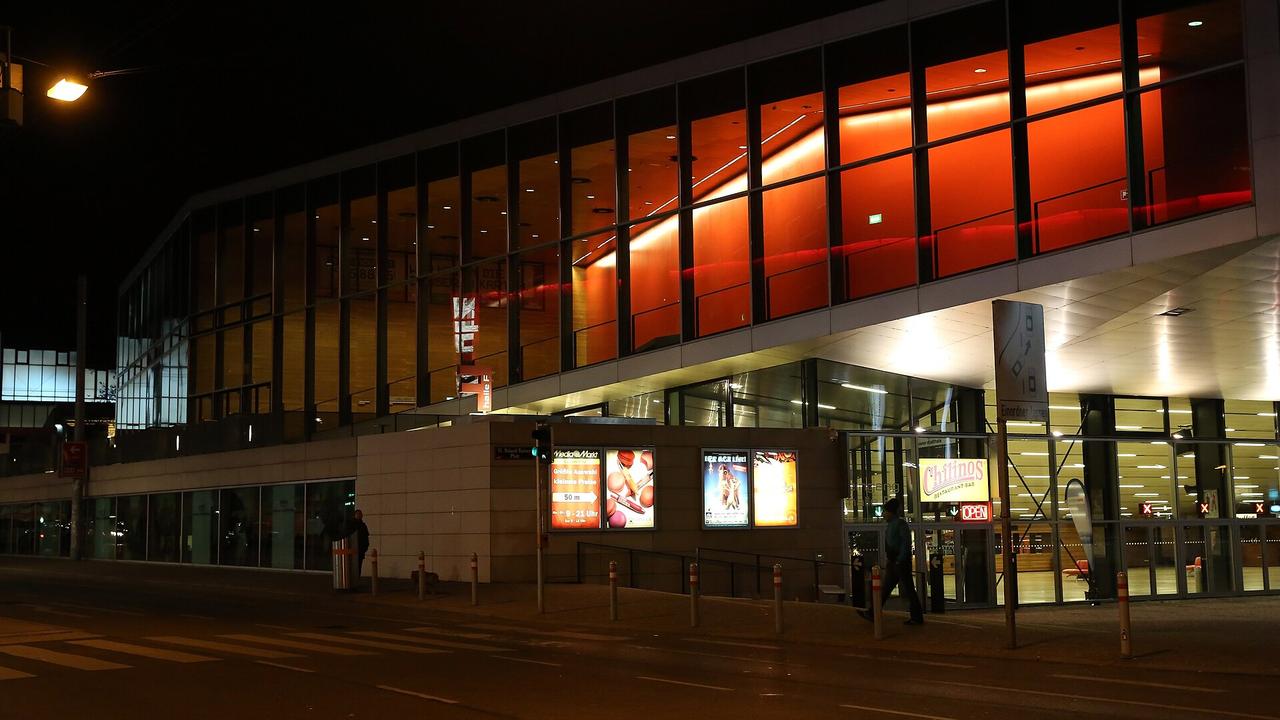 Stadthalle Halle F
