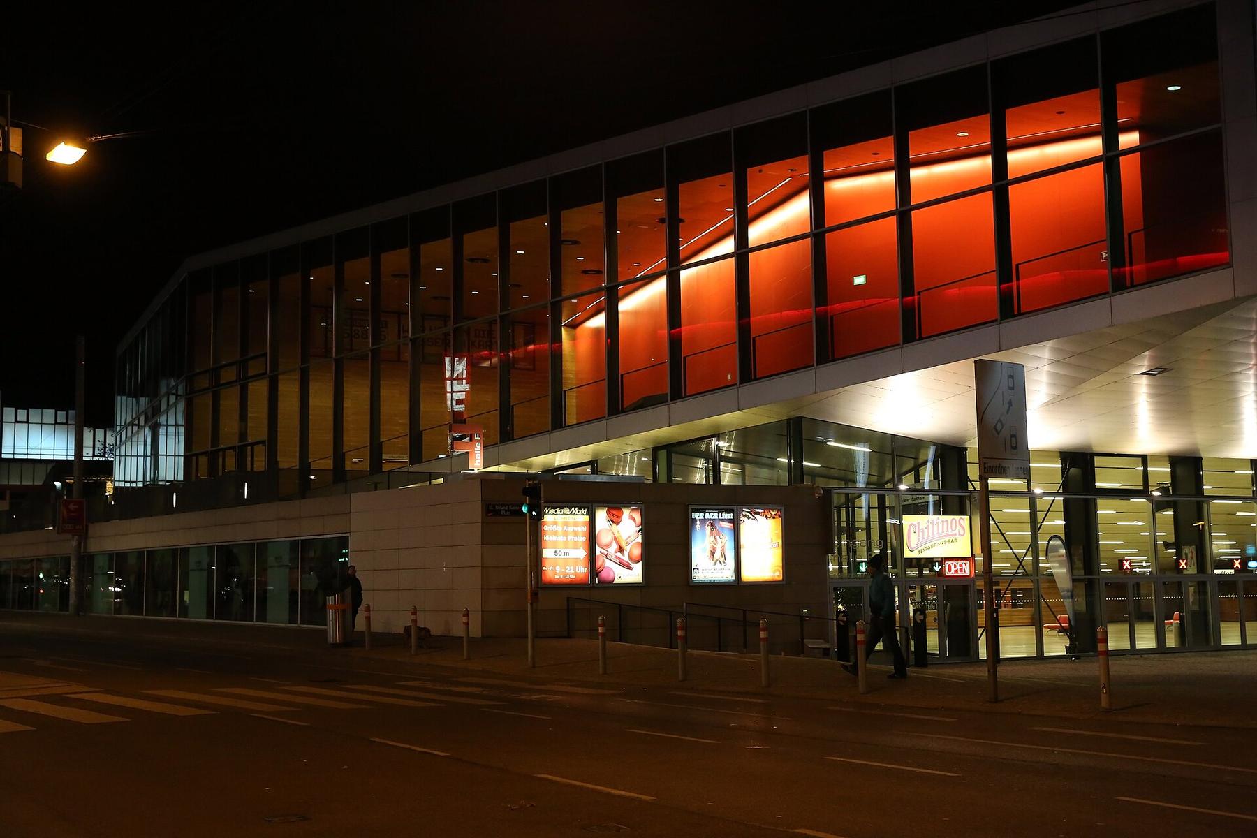 Stadthalle Halle F