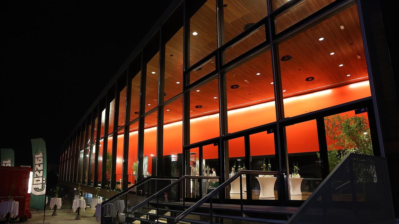 Stadthalle Halle F